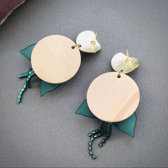 Earrings with wood floral pendant - Picture 9 of 14